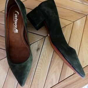 - ❤️❤️ Intervalle Green Suede Shoes - Size 4US